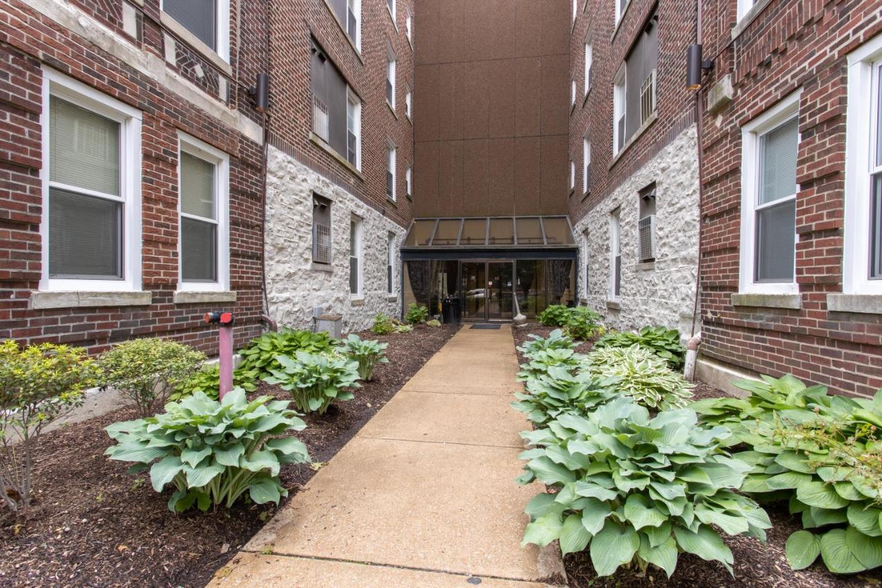 Vogue Apartment Next To Forestpark/Washu/Bjc Maryland Heights Exterior photo